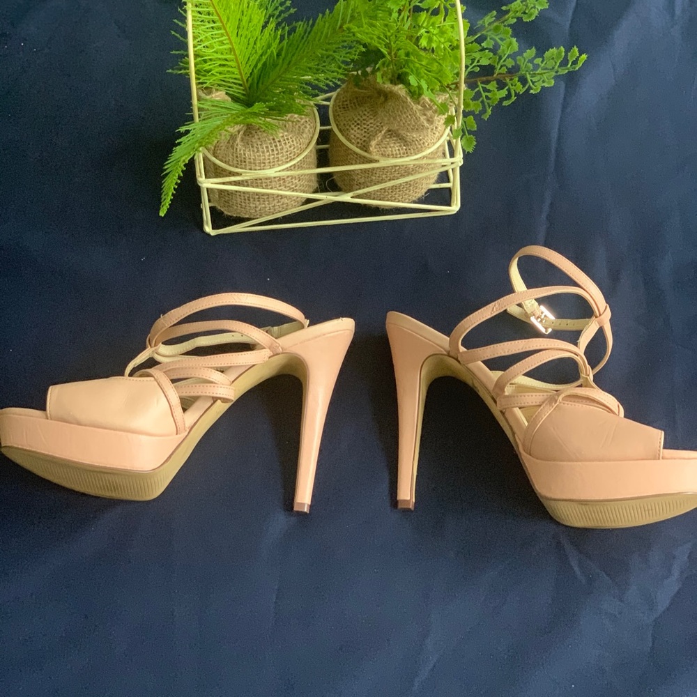 Nine West platform heels 
Size : 8